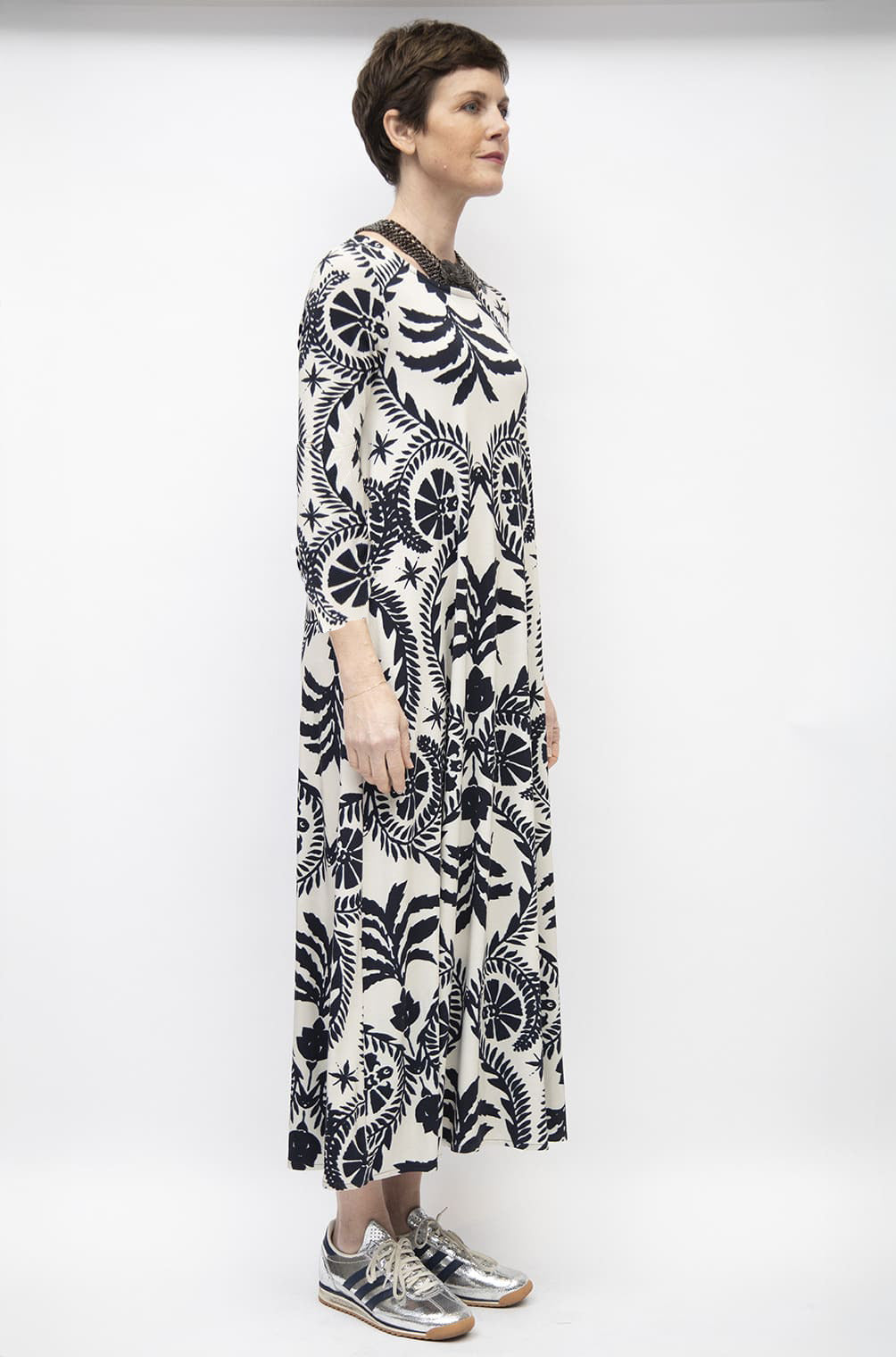 AB120- BLACK & WHITE-JBS